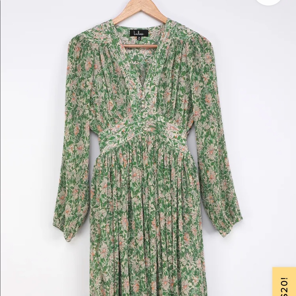 MIDI Green floral dress, size small.